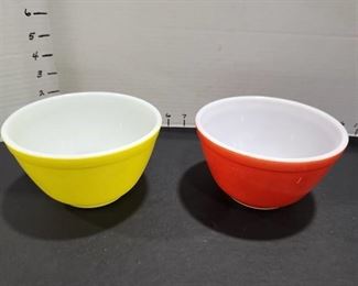 2 Pyrex mixing bowls