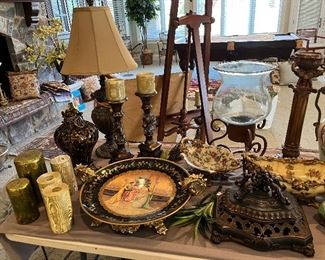 Gorgeous decor and lamps.....