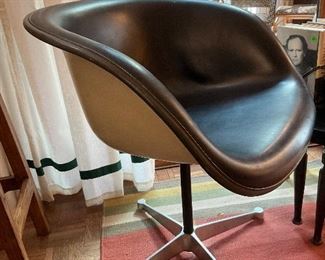 Eames,  La fonda,  Herman Miller , molded office chair.  Mid century Modern