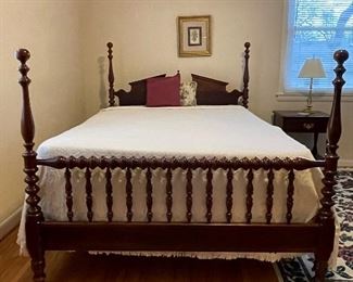 Vintage Spindle bed