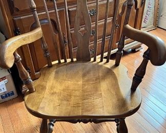 Large oval maple table with leaves, pads, and 6 sturdy chairs.