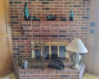 The lamp is a three-piece set has a tall freestanding lamp and two table lamps. Knick-knacks.
This area is full of stuff now!!!!
Been working hard!!!