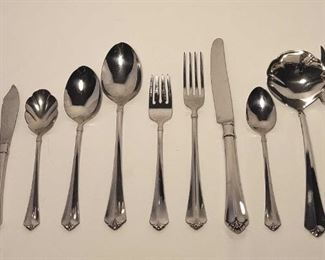 Oneida Deluxe Distinction, Stainless, Pattern Westgate Royal Crest