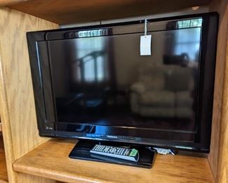 Toshiba 32" TV Model No. 32AV502RZ