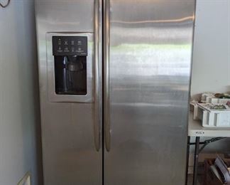 GE Refrigerator Model PSS26MSTA; Serial GL414924