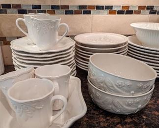 San Raphael Dining Set