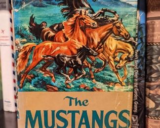 The Mustangs by J. Frank Dobie