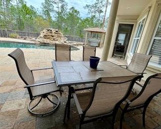 Outdoor Table with 6/Chairs $225