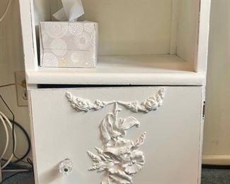 VINTAGE WHITE NIGHTSTAND