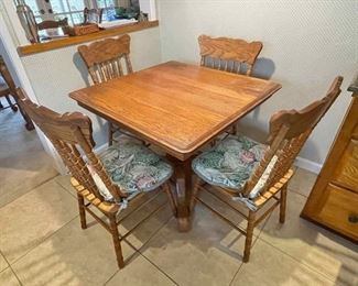 DINNING TABLE W/ 4 CHAIRS