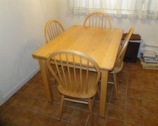 Kitchen Table with 4 chairs 47 1/2x34 1/2