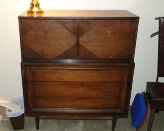 MCM Basic-Witz Dresser 45 1/2x40x17