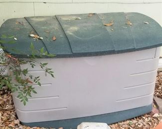 Outdoor storage box