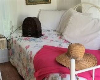 Comfortable trundle bed