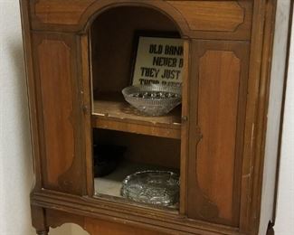 Project piece, needs glass insert in door but super cute