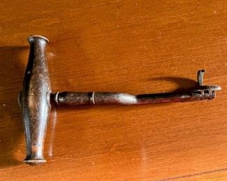 Antique dentist tooth extractor 