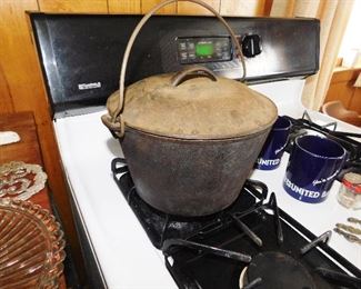 Cast Iron Dutch Oven