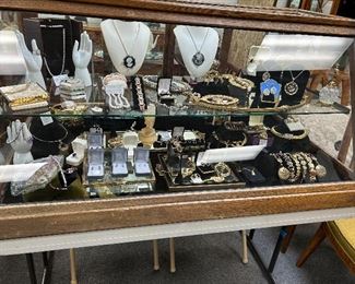 MORE BEAUTIFUL JEWELRY LADIES