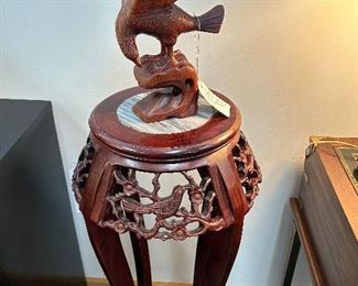 CARVED WOOD EAGLE FIGURINE, CARVED BIRD PLANT STAND WITH MARBLE INLAID TOP