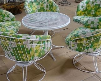 MID CENTURY MODERN HOMECREST BOTTEMILLER KINGSTON PATIO SWIVEL ROKER 5 CHAIRS AND TABLE , WITH ORIGINAL CUSHIONS