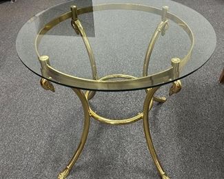 GOOD LOOK AT THOIS BEAUTIFUL SOLID BRASS TABLE. CAND SEAT 4 OR GREAT BETWEEN YOUR CHAIRS, OR NEXT TO YOUR BRASS BED