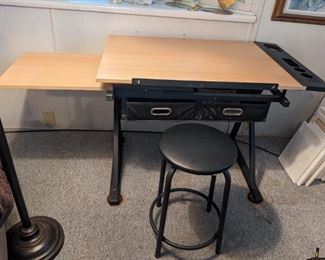 Art Desk w/Adjustable Top