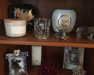 knick knacks and pictures and books and candles 