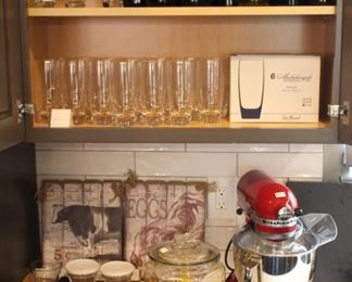 Kitchen is filled with great, clean items.