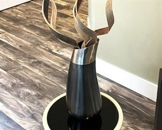 Lots of home decorative items.