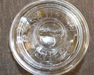 Lid of Planters Peanuts jar.