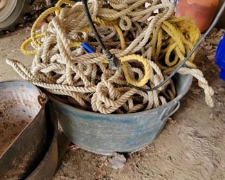 VINTAGE WASHTUB and ROPE
