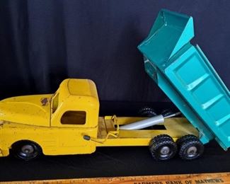 VINTAGE HYDRAULIC TRUCK