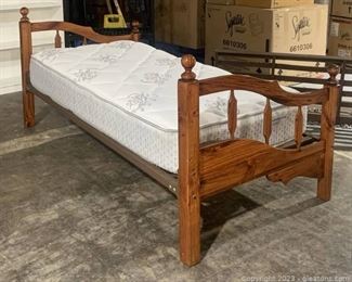 Nice Twin Size Day Bed Includes Mattress
