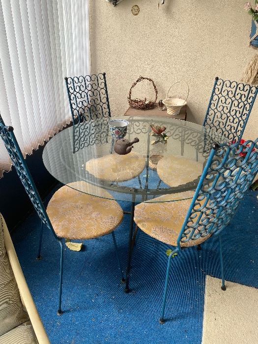 1950 vintage indoor/outdoor wrought iron patio furniture. MCM Arthur Umanoff 