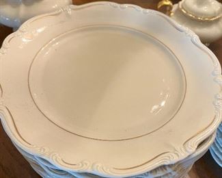 Rosen hale white/gold dinnerware 