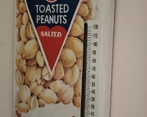 Vintage metal Toms Peanut Sign
