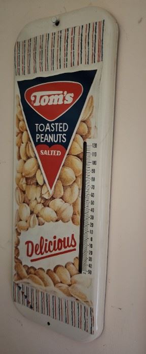 Vintage metal Toms Peanut Sign