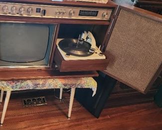   Early 1960's GE record Player and Tv  Console,Tv not working