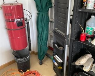 MARKET UMBRELLA WITH CRANK