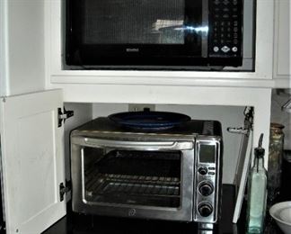 Microwave and convection oven