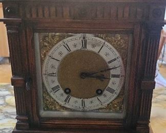 Wood Pendulum Mantle Clock