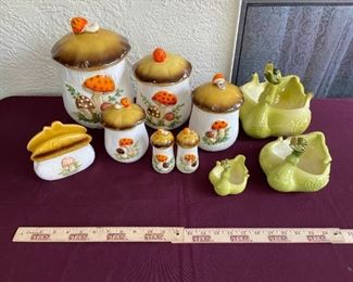 Mid Century Ducks Vase And Mushroom Kitchen Set