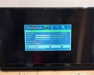 Insignia Model NS 42E470A13 42in TV