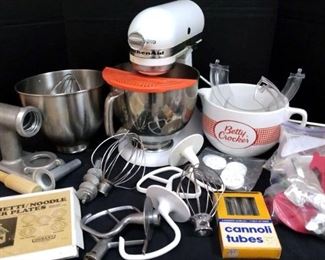 "Lake Idylwilde Treasures" in Evans, GA Starts Closing Mon 3/27 8pm. Pickup: Wed 3/29 12-6pm. Please click here to see more photos, descriptions, and current bids: https://ctbids.com/estate-sale/20683