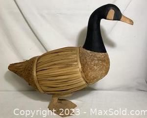 whand carved wood and fiber duck2211 t