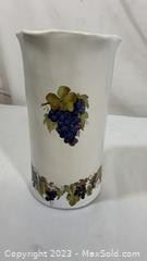 whandmade and hand painted vase2701 t