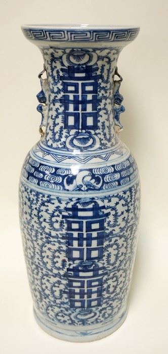 1001 LARGE ASIAN BLUE & WHITE VASE, APPROXIMATELY 23 IN HIGH