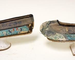 1144	PAIR OF ANTIQUE ASIAN SHOES, APPROXIMATELY 10 IN LONG
