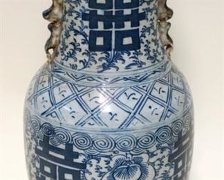 1154	LARGE BLUE & WHITE ASIAN VASE, APPROXIMATELY 16 1/2 IN HIGH
