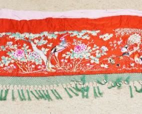 1287	LARGE ASIAN SILK EMBROIDERED TAPESTRY W/BIRDS, APPROXIMATELY 49 IN X 155 IN
